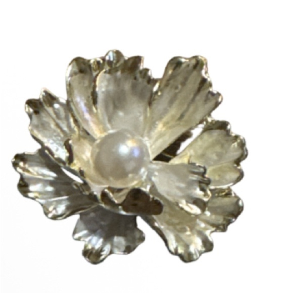 Gold tone  Floral Pearl Brooch